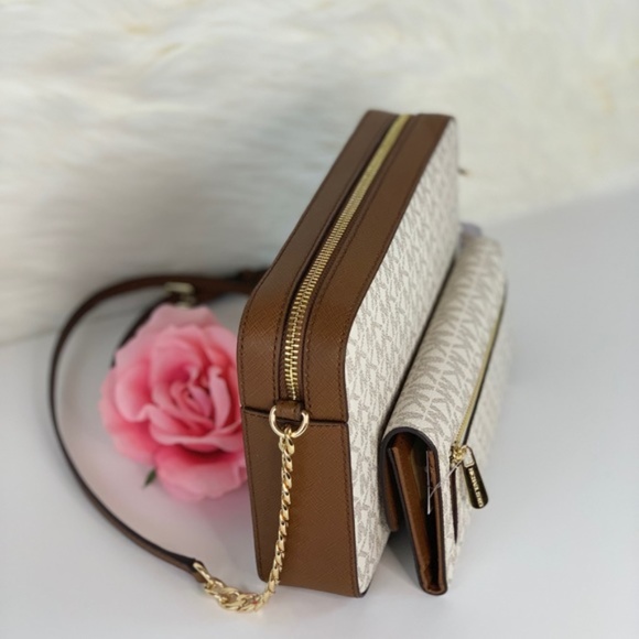 ❤️ Michael Kors Crossbody and Wallet Vanilla - Picture 3 of 8